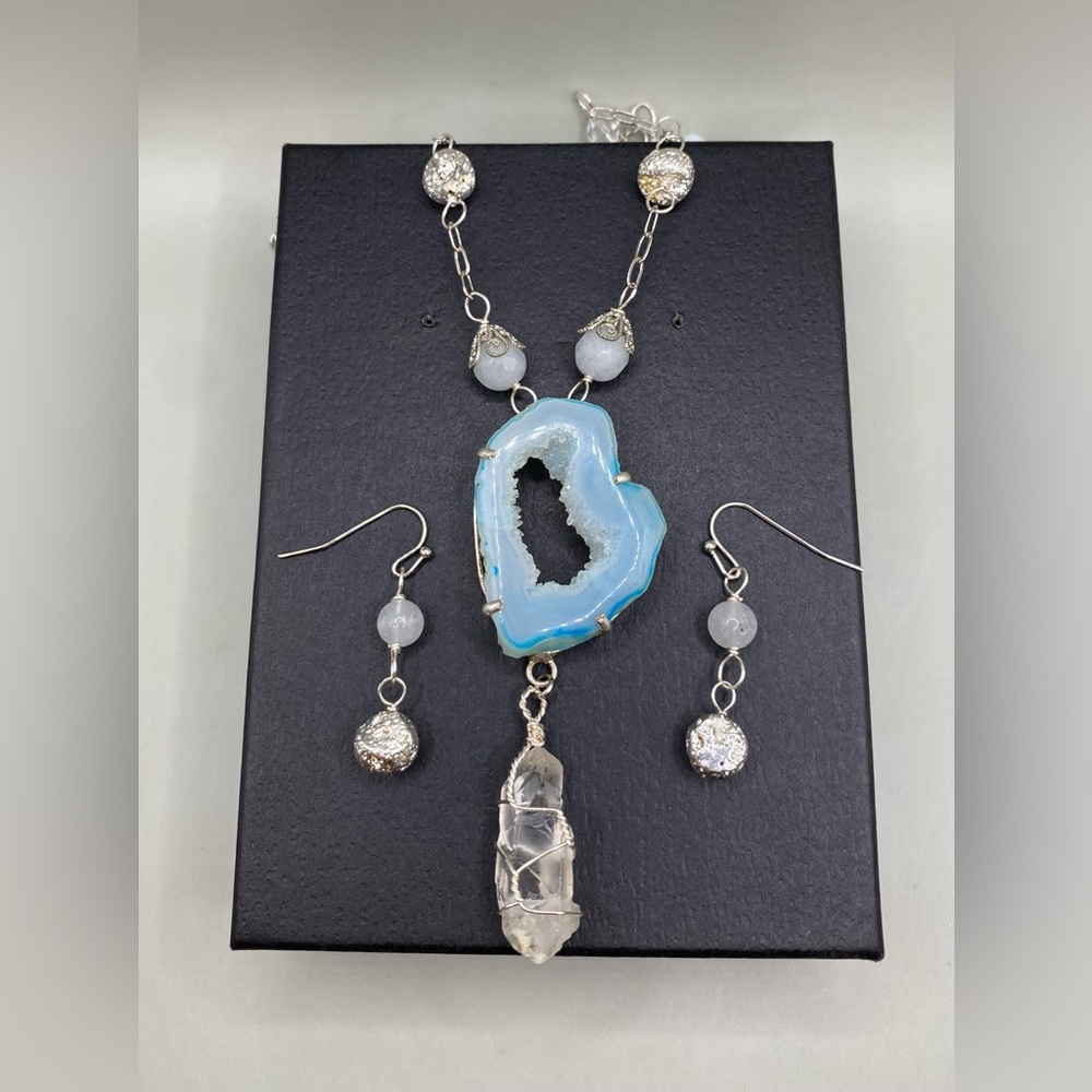 ❄️🦋Wire Wrapped Quartz Blue Geode Necklace Earring Set